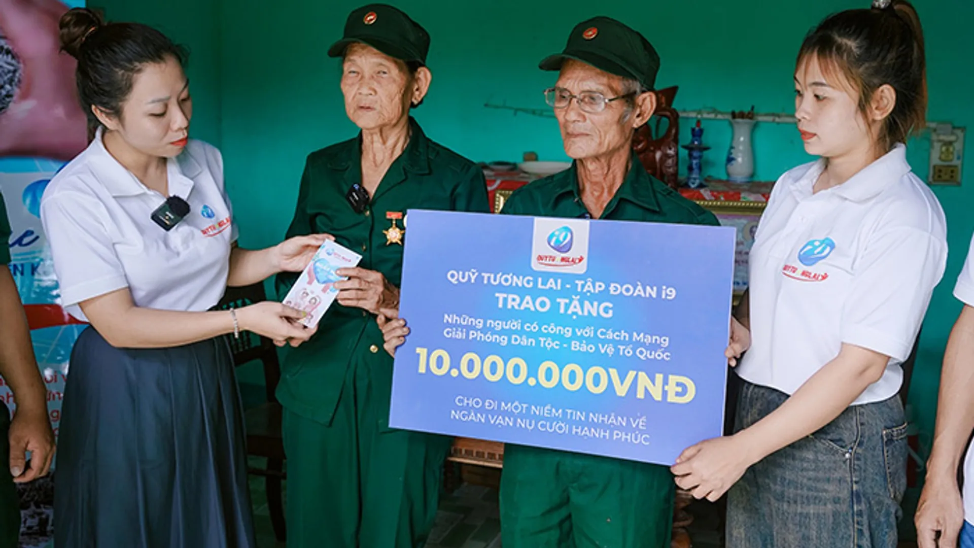 Hình ảnh hỗ trợ khách hàng hello88